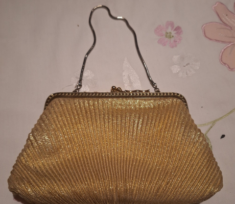 (ALB - 102) VINTAGE GOLD HANDBAG  R50