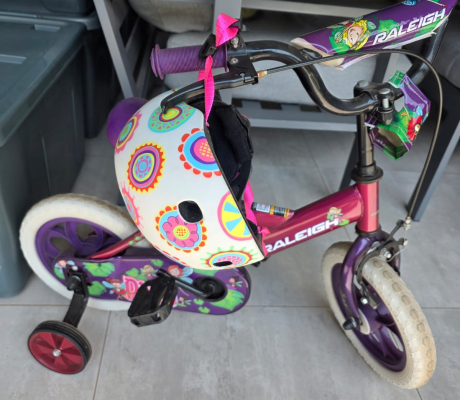 PIXI 12 INCH RALEIGH BIKE WITH HELMIT  (EOA)