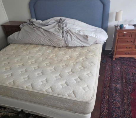 (BI26) King size Bed