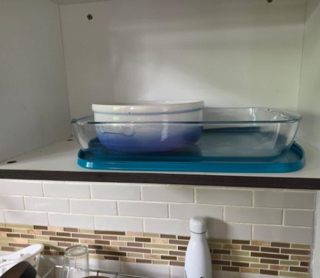 (BI49) Pyrex with blue lid