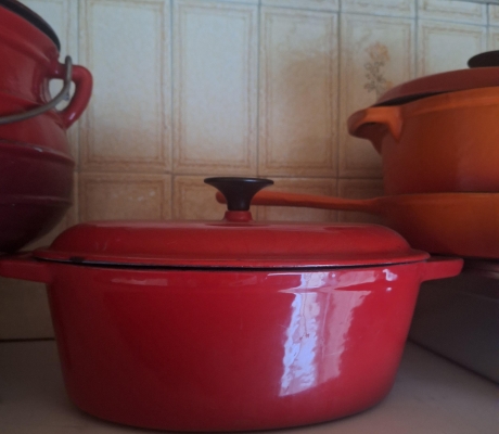 LARGE OVAL CAST IRON ENAMEL POT