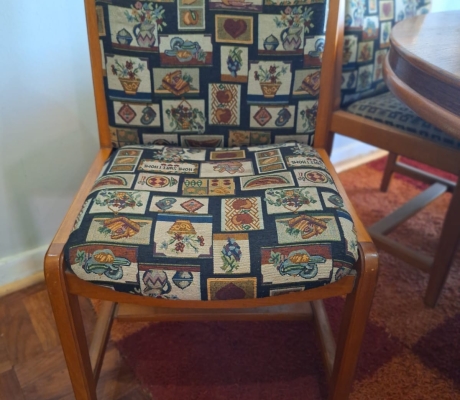 (GRM No:  14)  EXTENDED DININGROOM SUITE 8 CHAIRS    R 1800