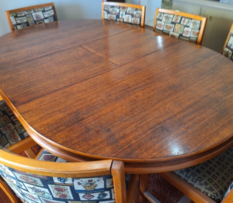 (GRM No:  14)  EXTENDED DININGROOM SUITE 8 CHAIRS    R 1800